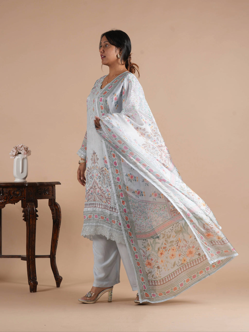 Light Grey Floral Digital Print Glass Organza Pakistani Style Suit Set | Pearl & Thread Embroidered Neck | Lace Work Scallop Ghera & Sleeves | Matching Printed Dupatta & Pure Shantoon Plazzo | 3-Piece Suit Set