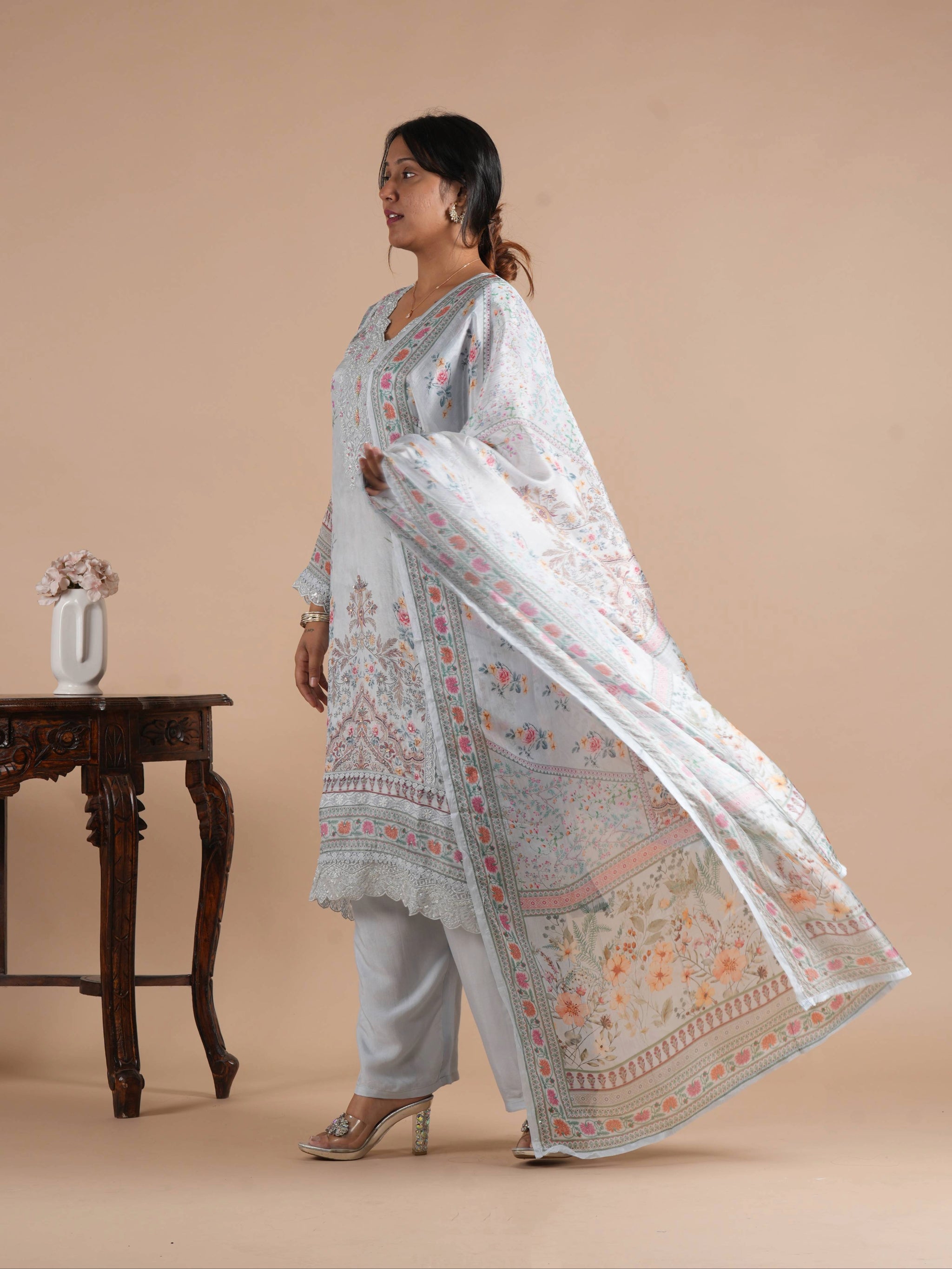 Light Grey Floral Digital Print Glass Organza Pakistani Style Suit Set | Pearl & Thread Embroidered Neck | Lace Work Scallop Ghera & Sleeves | Matching Printed Dupatta & Pure Shantoon Plazzo | 3-Piece Suit Set