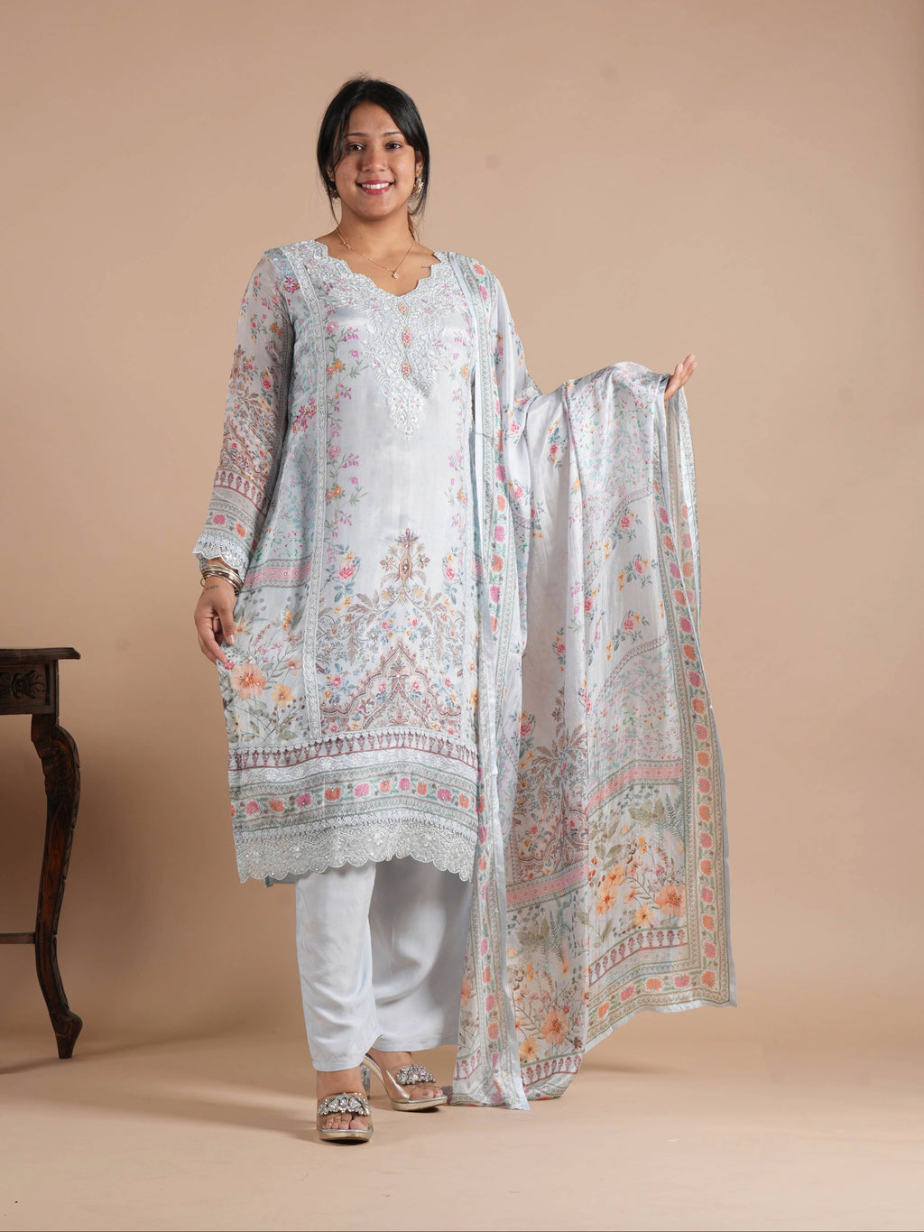 Light Grey Floral Digital Print Glass Organza Pakistani Style Suit Set | Pearl & Thread Embroidered Neck | Lace Work Scallop Ghera & Sleeves | Matching Printed Dupatta & Pure Shantoon Plazzo | 3-Piece Suit Set
