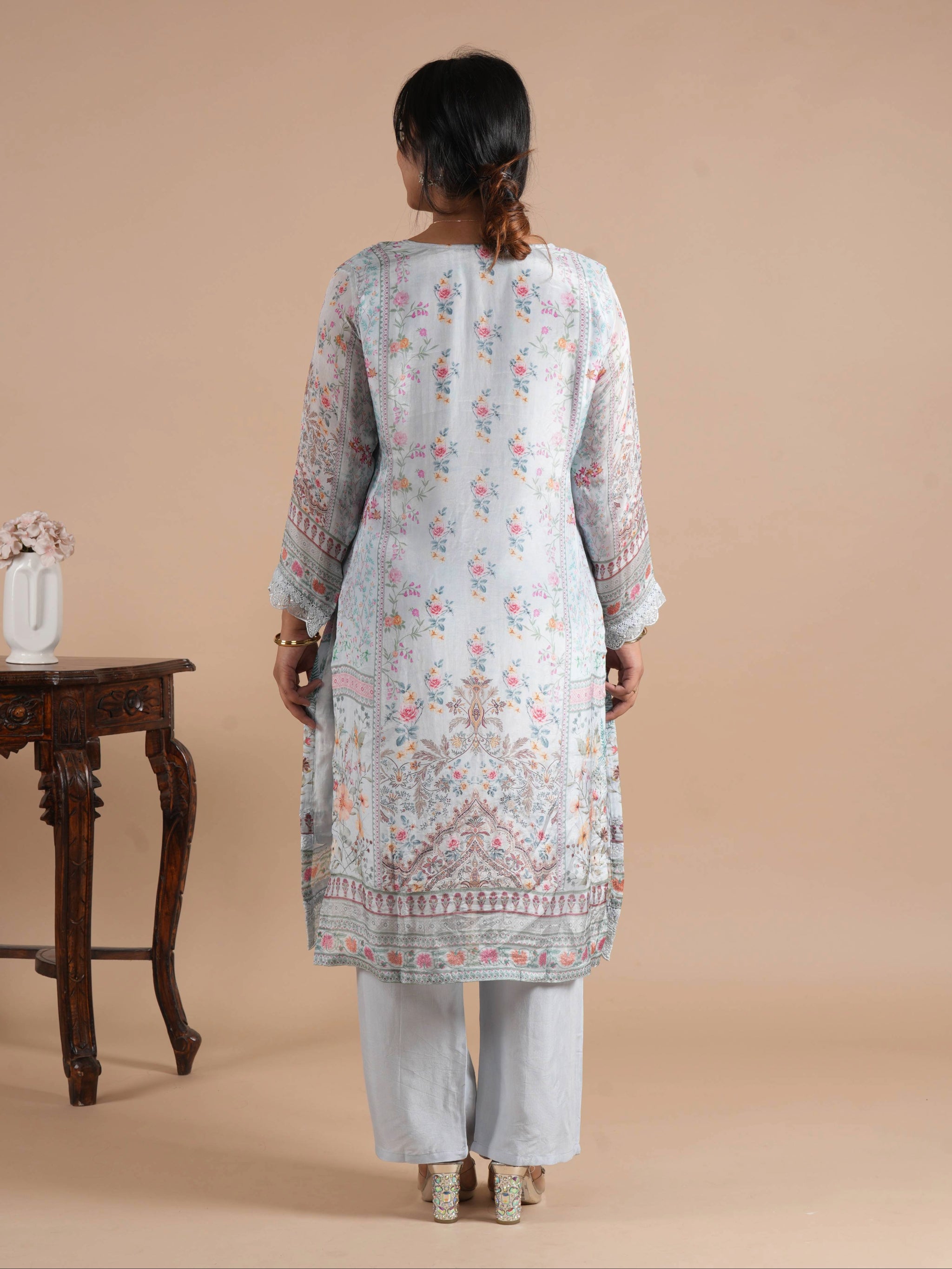 Light Grey Floral Digital Print Glass Organza Pakistani Style Suit Set | Pearl & Thread Embroidered Neck | Lace Work Scallop Ghera & Sleeves | Matching Printed Dupatta & Pure Shantoon Plazzo | 3-Piece Suit Set