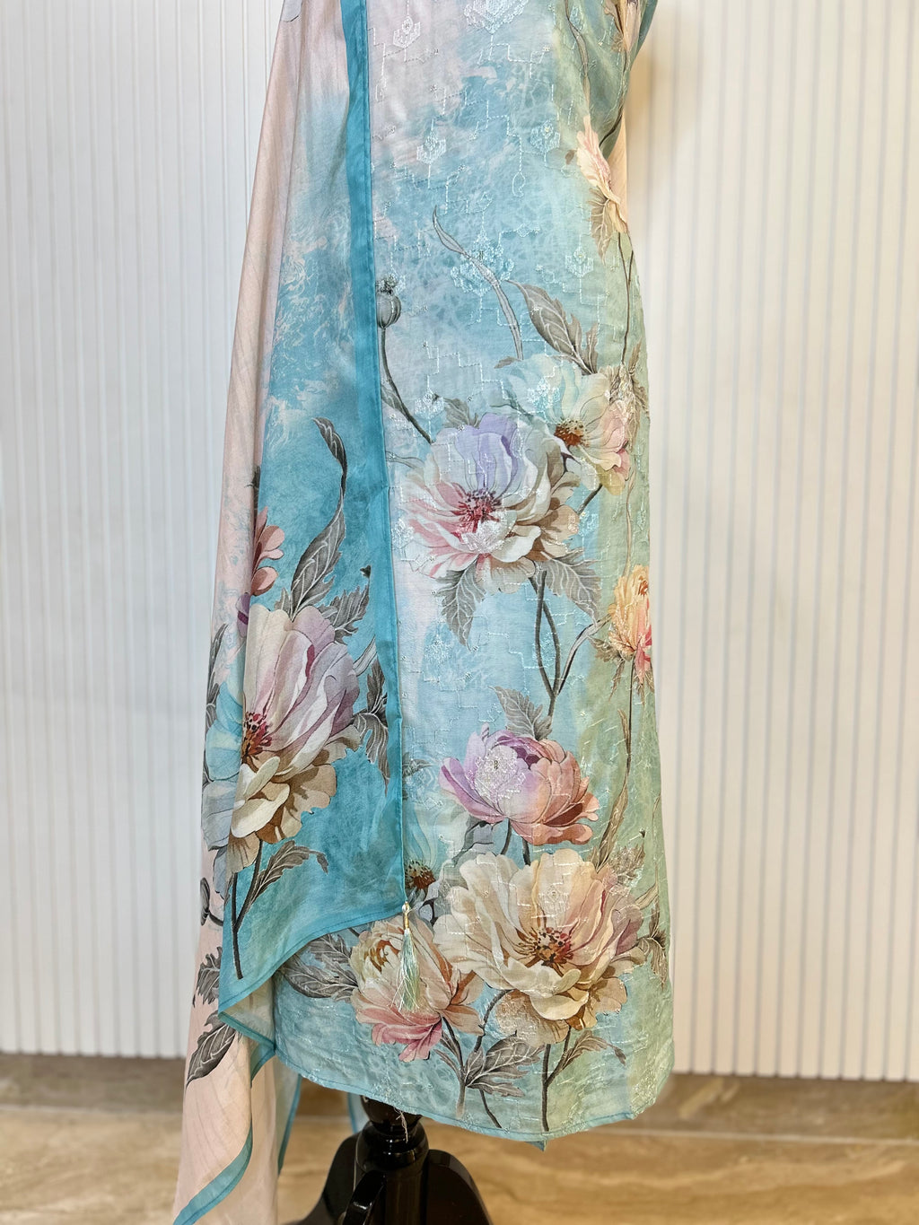Muslin Cotton Digital Print Unstitched Suit Set with Embroidery Jaal And Floral Printed Dupatta | Premium Suit Material For Women