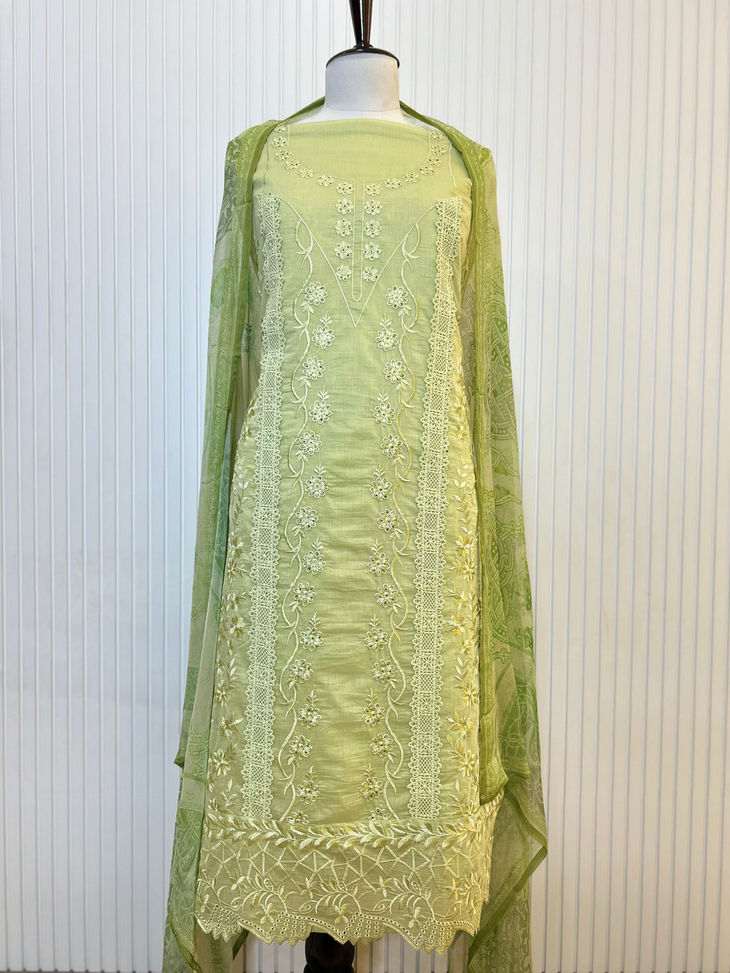 Muslin Cotton Unstitched Suit | All-Over Thread Floral Embroidery with Cutwork Scallop Ghera & Lace Panel Border | Pure Chiffon Digital Print Dupatta